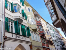 Hausfassade Laubengasse  Bozen Südtirol Italien by Peter Ehlert in Bozen - Bolzano